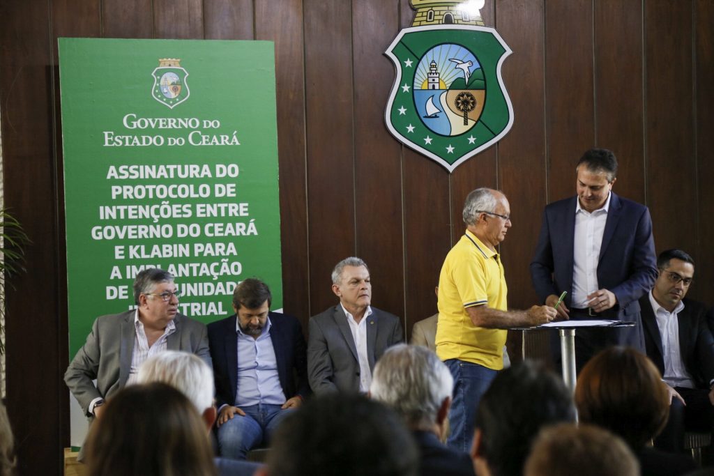 Prefeito Chico César assina protocolo para a instalação da indústria Klabin em Horizonte 1 assinatura protocolo Klabin Horizonte - Prefeitura de Horizonte