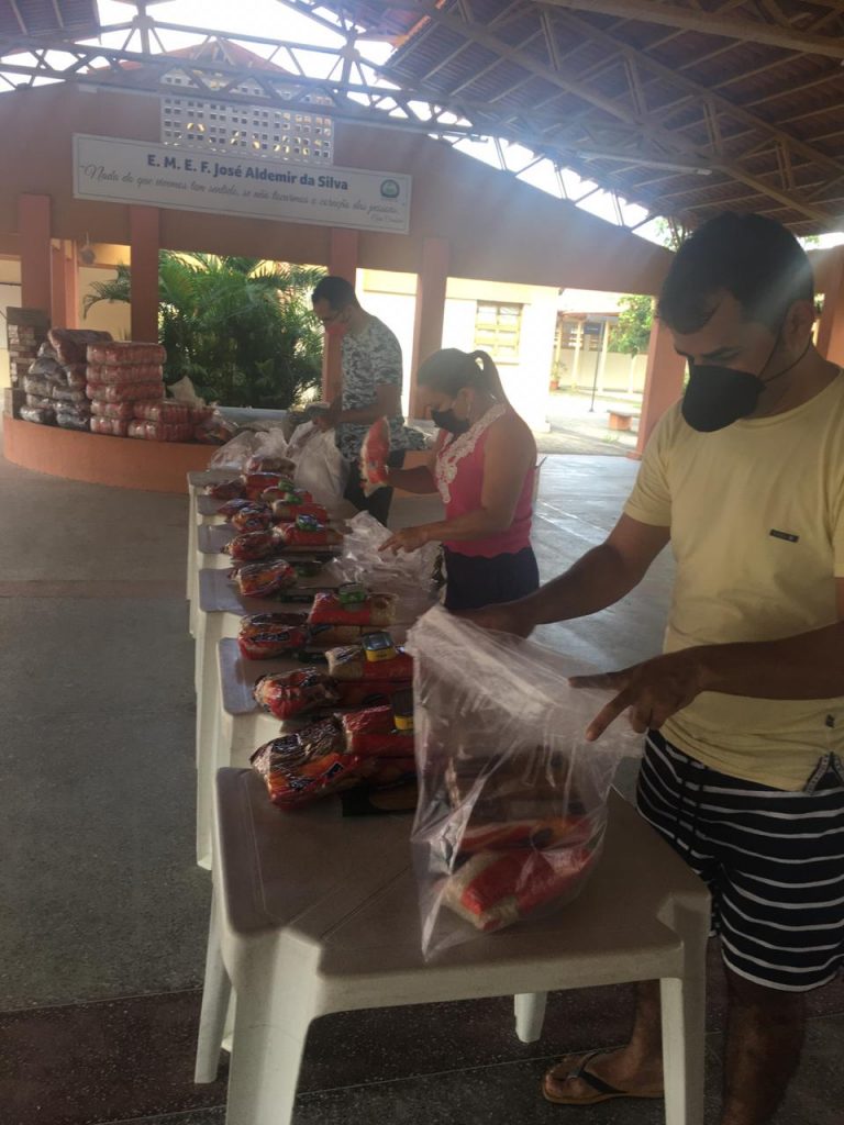 Kits de merenda escolar começam a ser distribuídos para 6.720 estudantes de Horizonte 1 WhatsApp Image 2020 04 22 at 15.03.13 - Prefeitura de Horizonte