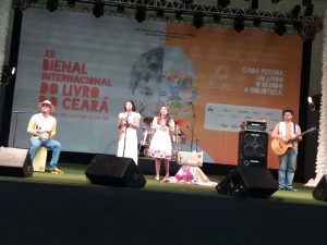 Alunos do Projeto Eu Sou Cidadão participam da Bienal Internacional do Livro 4 20170419 105813 - Prefeitura de Horizonte