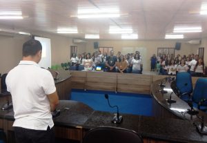 Cerca de 50 representantes de Grêmios Estudantis visitam Câmara Municipal e aprendem a criar um Projeto de Iniciativa Popular 3 IMG 20171110 095958329 - Prefeitura de Horizonte