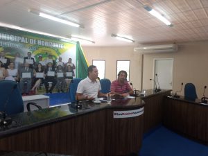 Cerca de 50 representantes de Grêmios Estudantis visitam Câmara Municipal e aprendem a criar um Projeto de Iniciativa Popular 2 IMG 20171110 102952368 - Prefeitura de Horizonte