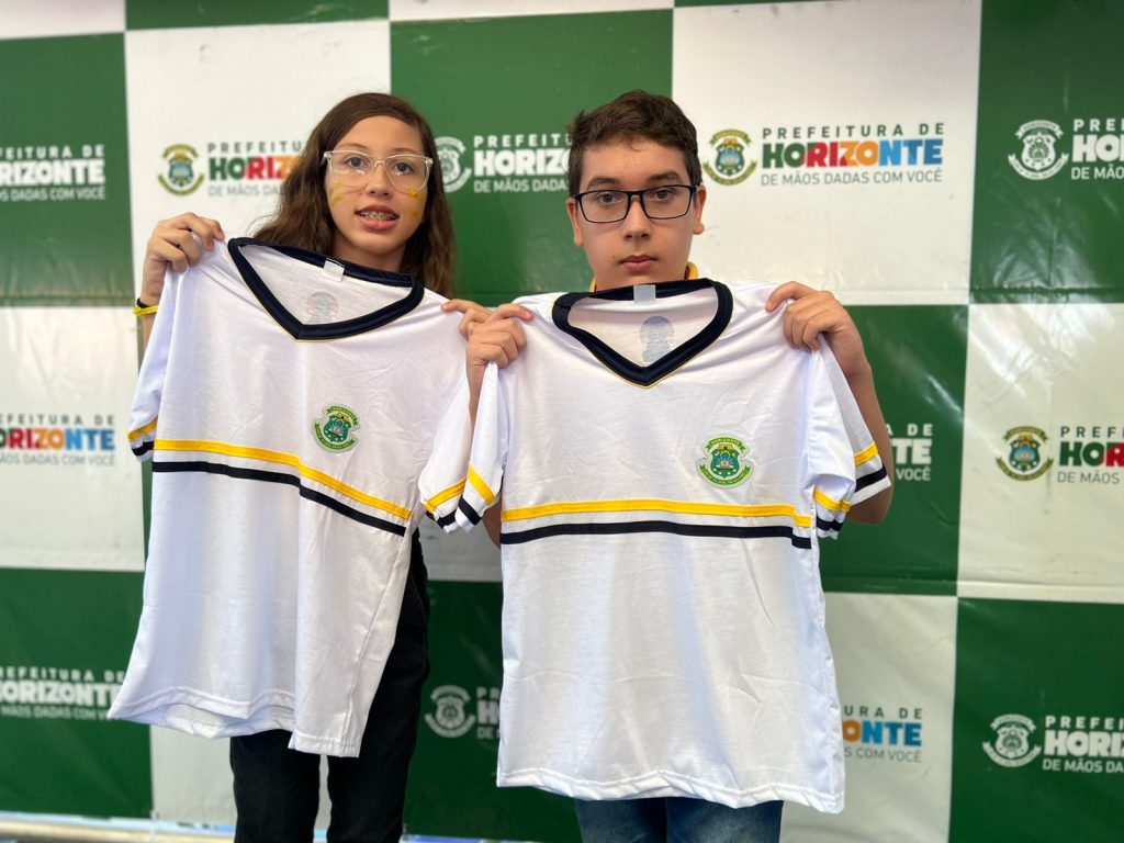 Prefeitura de Horizonte entrega novo fardamento escolar aos alunos da Rede Municipal de Ensino 1 WhatsApp Image 2022 08 19 at 09.11.13 - Prefeitura de Horizonte